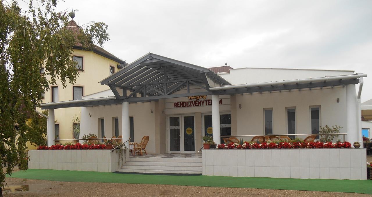 Holdfeny Hotel Forro Екстериор снимка